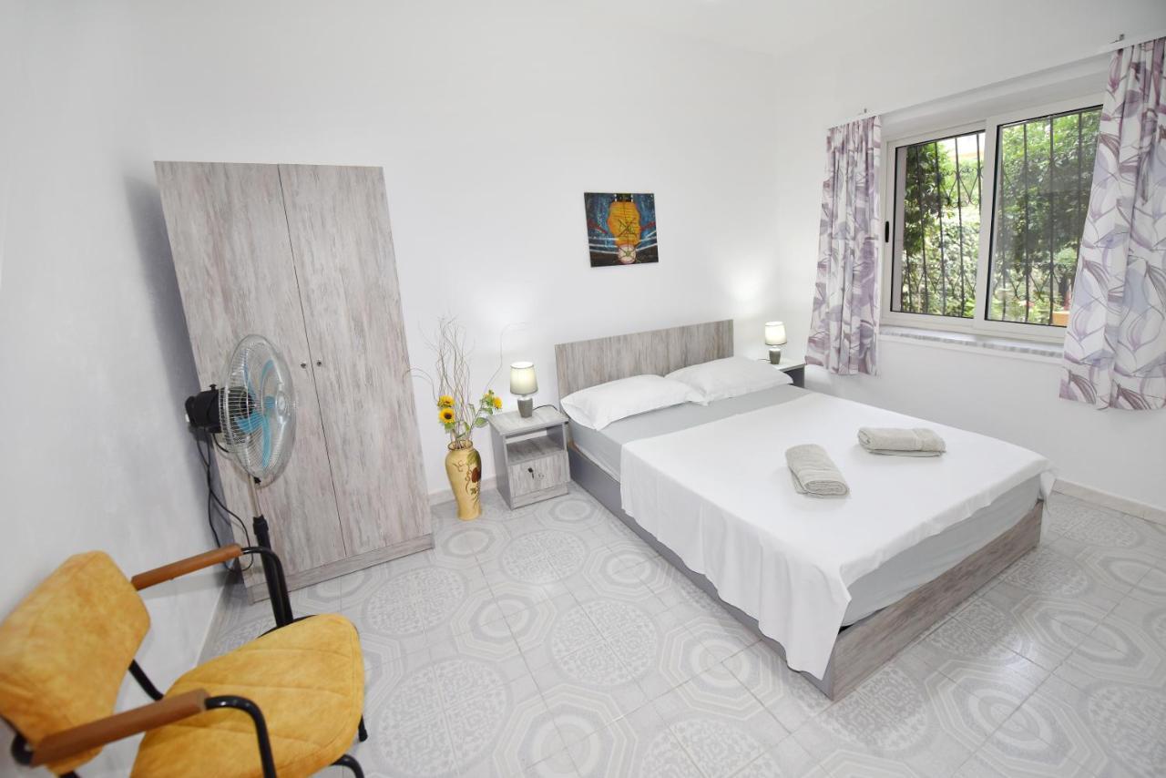 12 B&B Shkodër Buitenkant foto