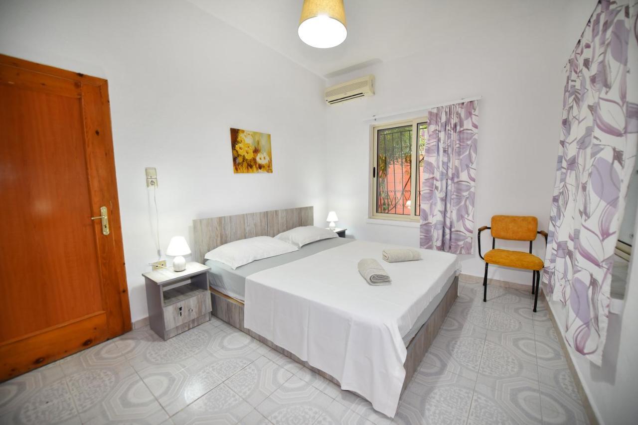 12 B&B Shkodër Buitenkant foto
